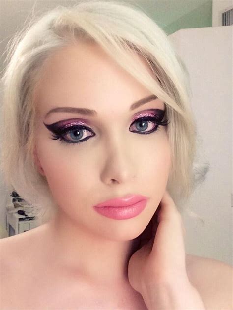 Popular Trans on Live Porn Webcams .
